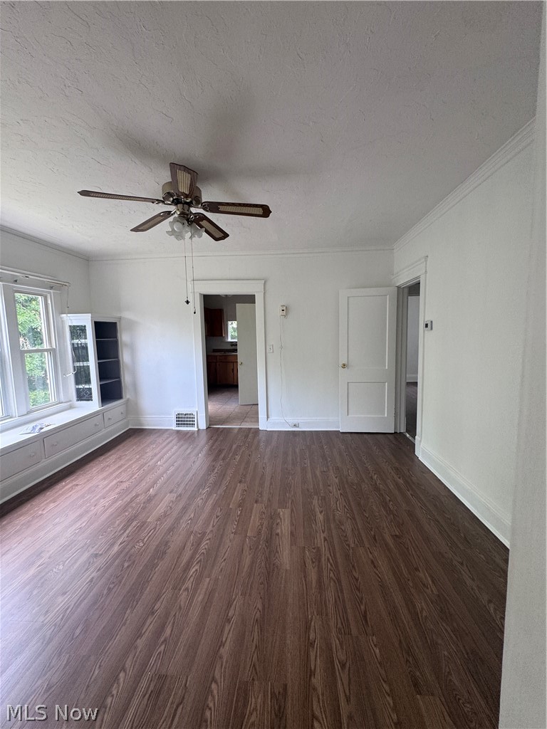 12337 Chesterfield Avenue Property Photo 2