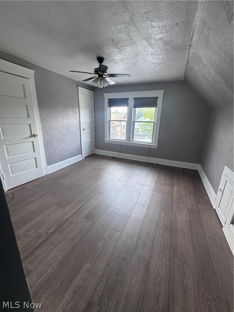 12337 Chesterfield Avenue Property Photo 4