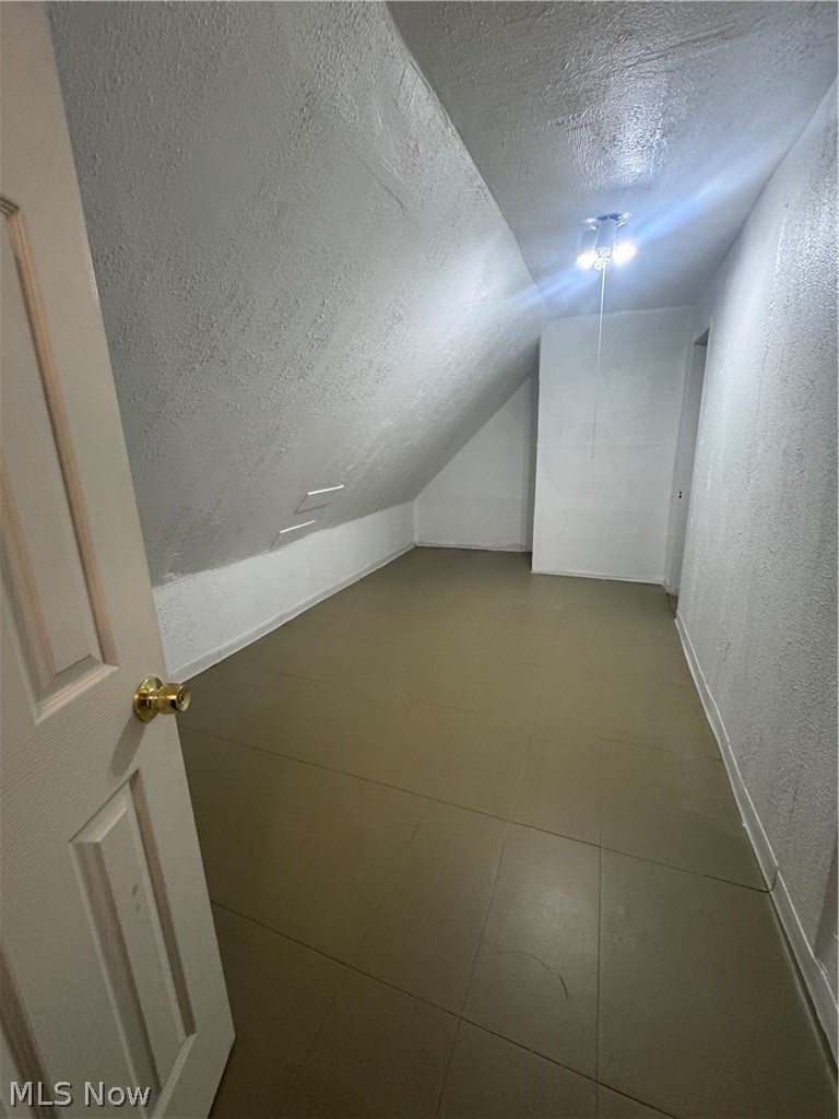 12337 Chesterfield Avenue Property Photo 7