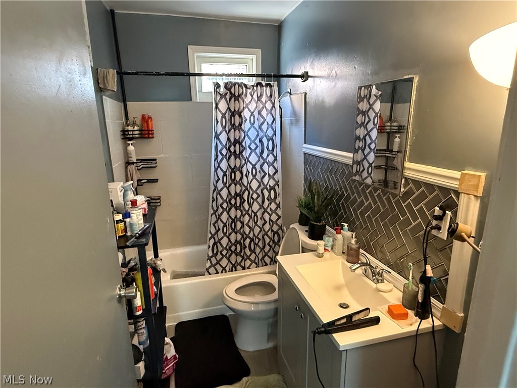 7108 Dellenbaugh Avenue Property Photo 9