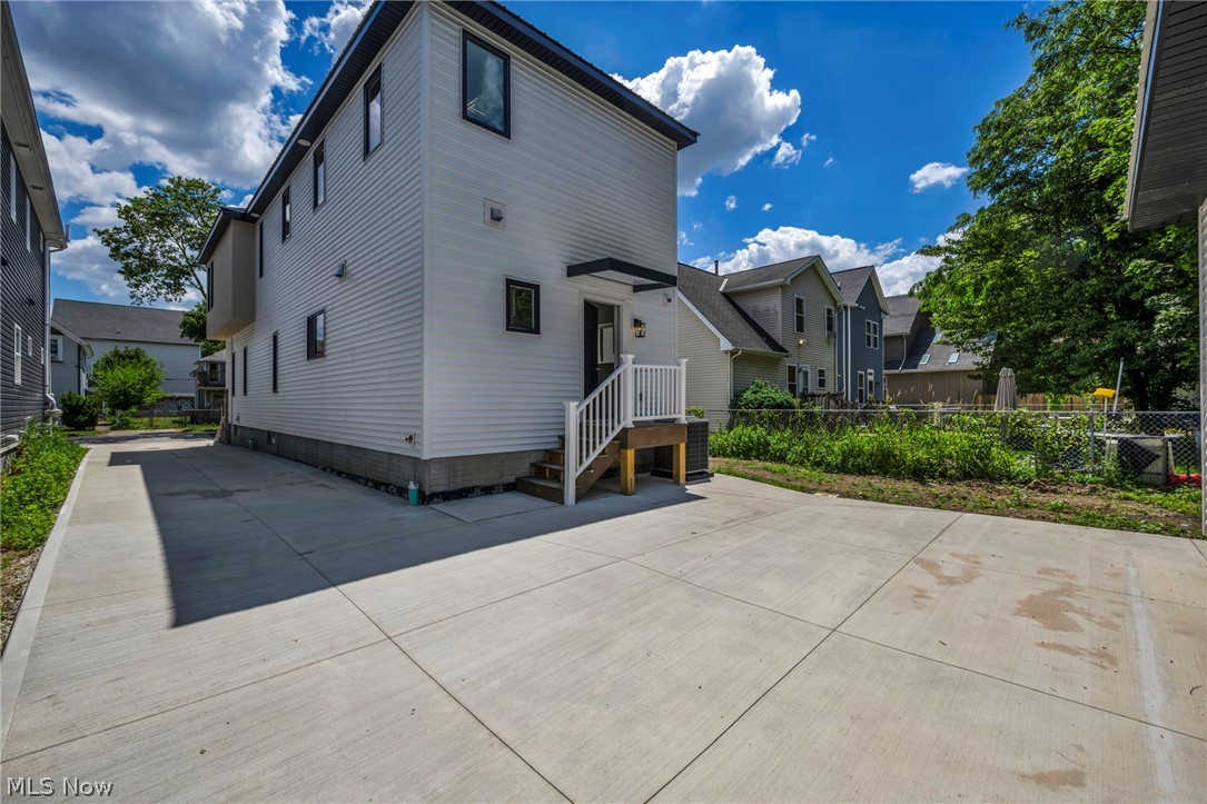 1872 W 57th Street Property Photo 4