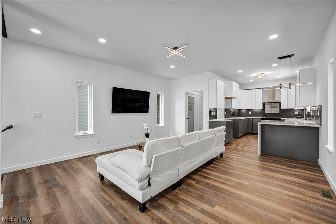 1872 W 57th Street Property Photo 15