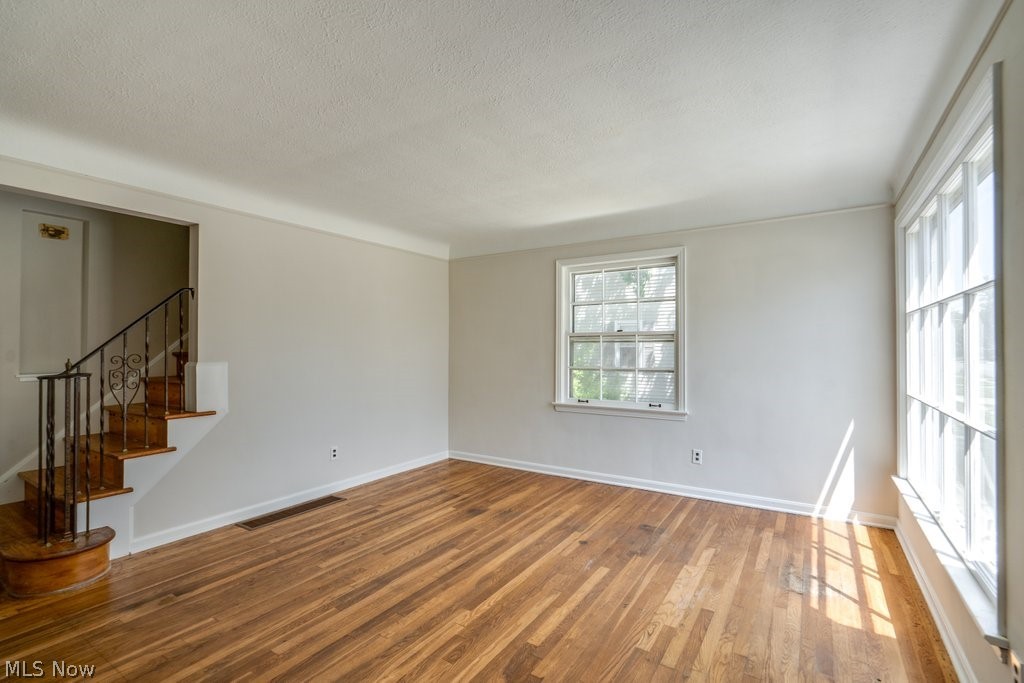 344 E 250th Street Property Photo 12