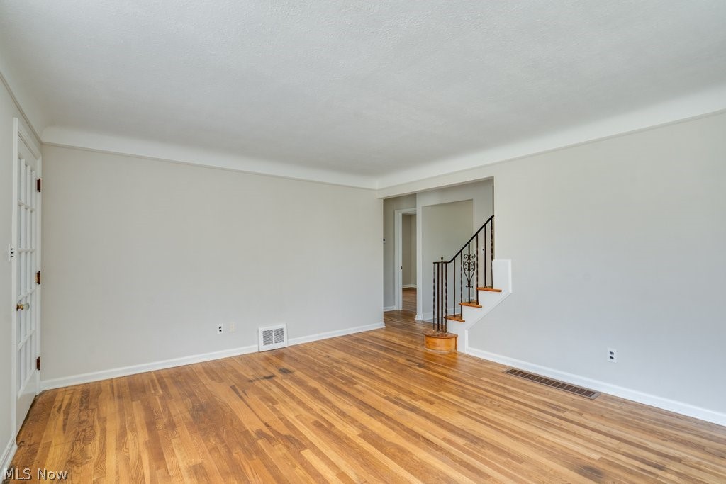 344 E 250th Street Property Photo 13