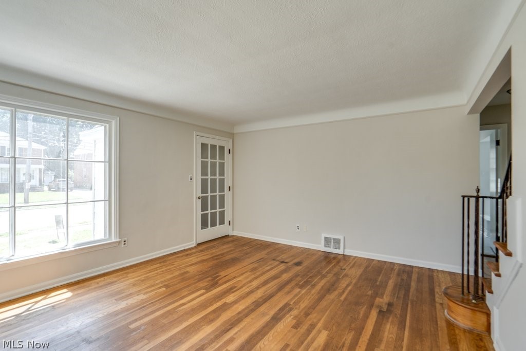 344 E 250th Street Property Photo 14