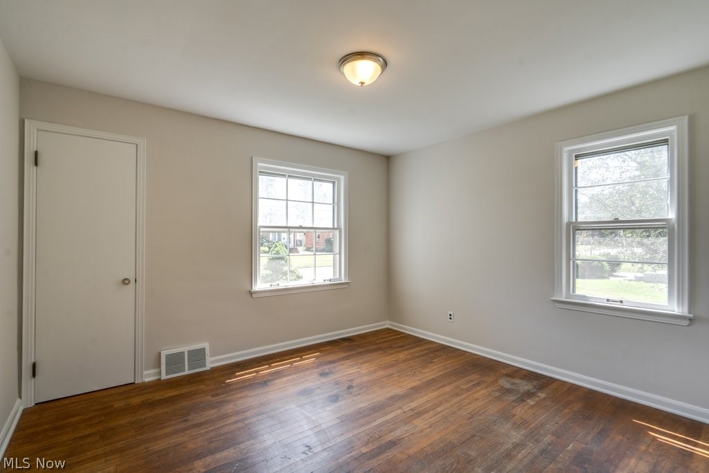 344 E 250th Street Property Photo 18