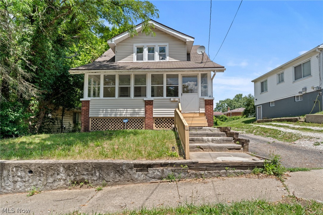 39 E Catawba Avenue Property Photo 1