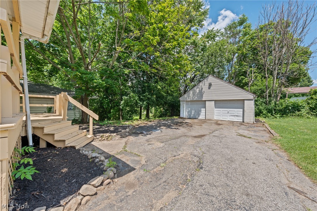 39 E Catawba Avenue Property Photo 3