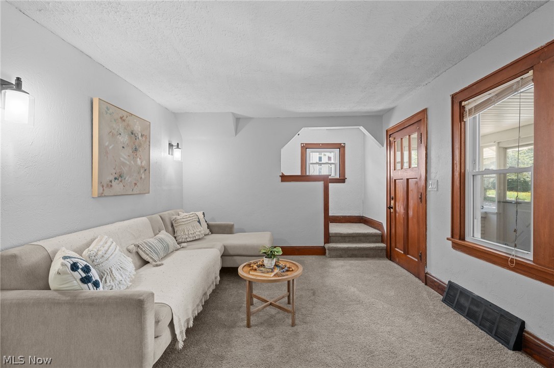 39 E Catawba Avenue Property Photo 8