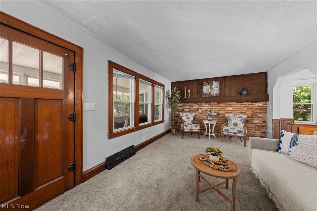 39 E Catawba Avenue Property Photo 12