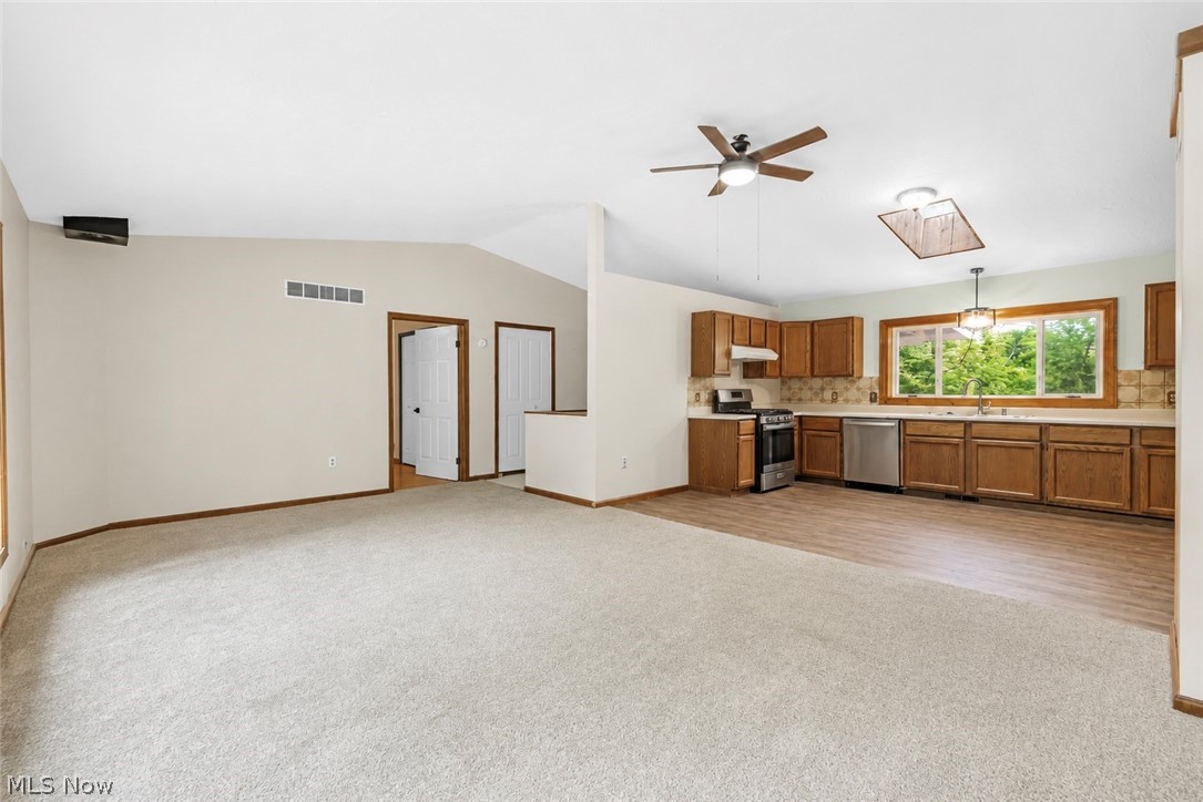 1038 E 21st Street Property Photo 2