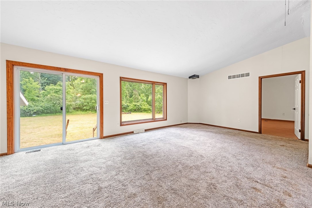 1038 E 21st Street Property Photo 4