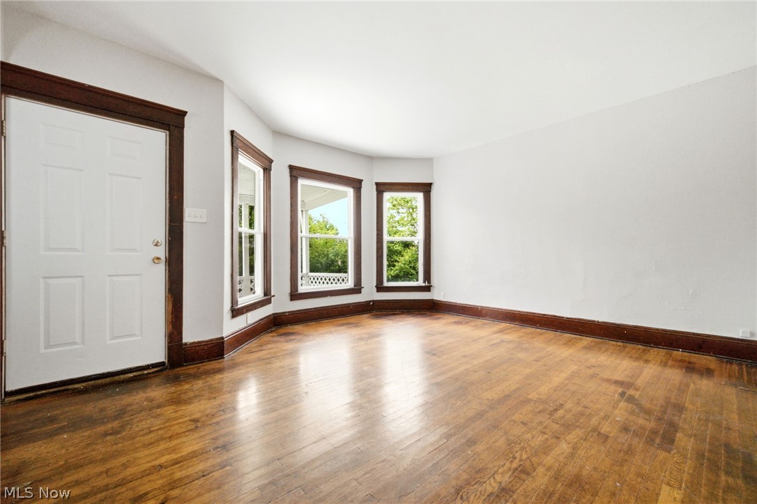 433 3rd Street Property Photo 4