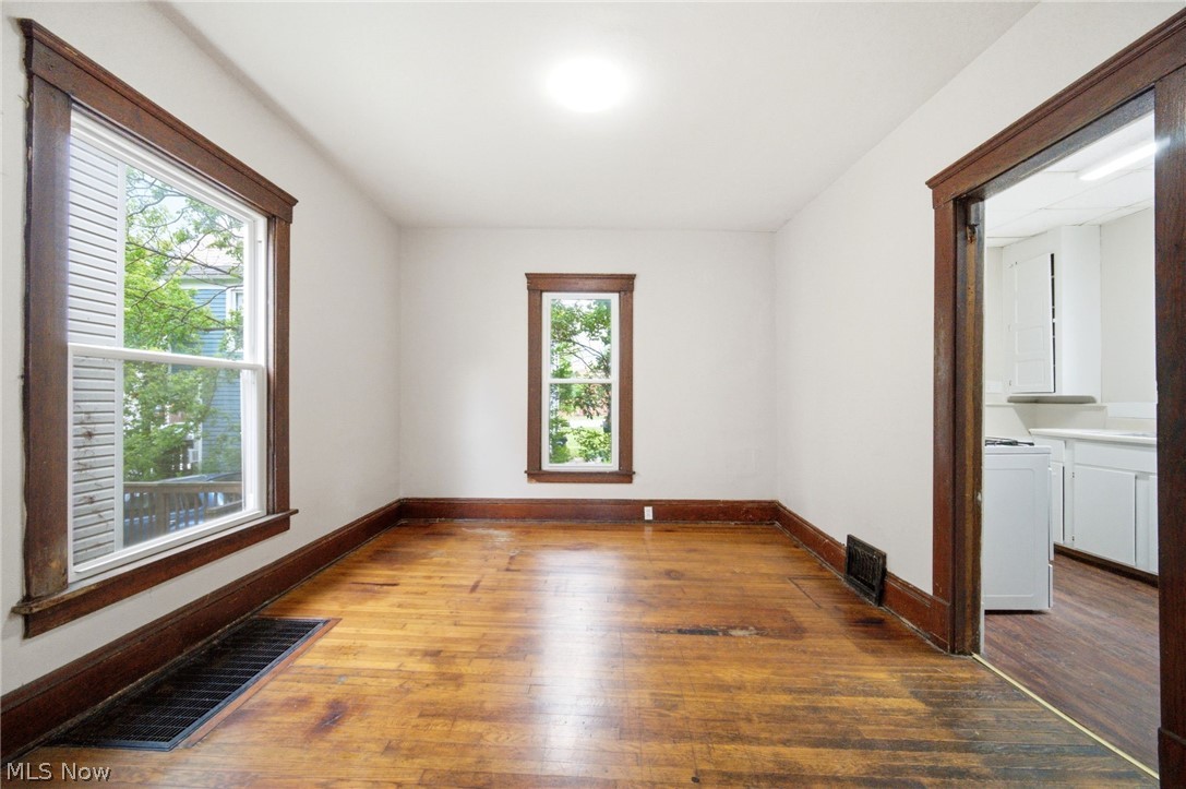 433 3rd Street Property Photo 7