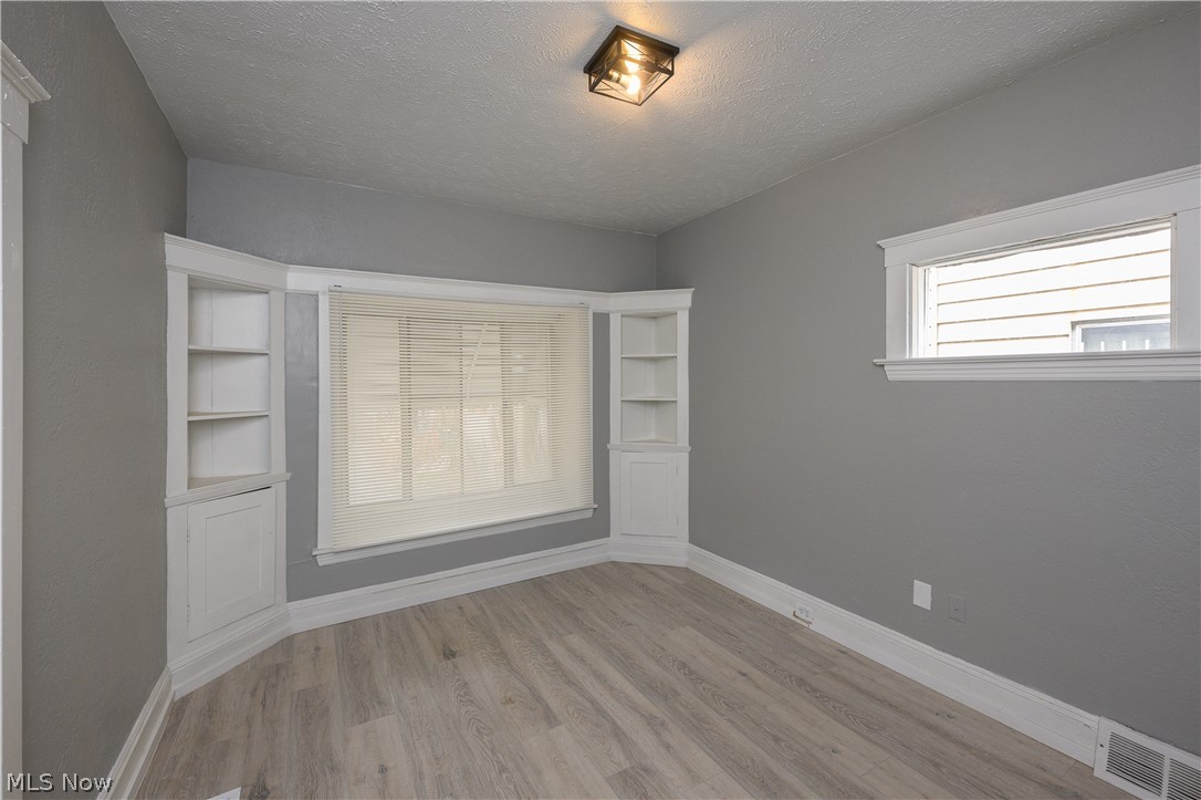 686 E 92nd Street Property Photo 5