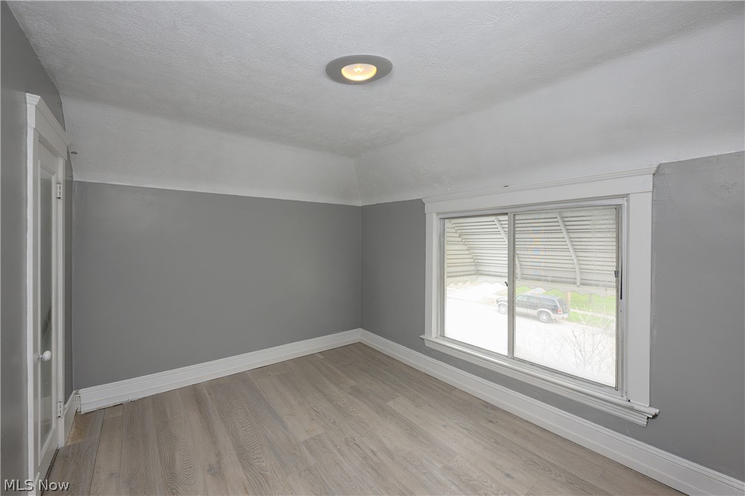 686 E 92nd Street Property Photo 11
