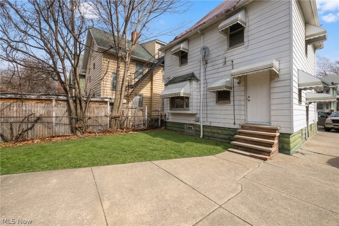 686 E 92nd Street Property Photo 17