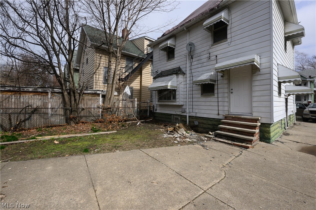 686 E 92nd Street Property Photo 18