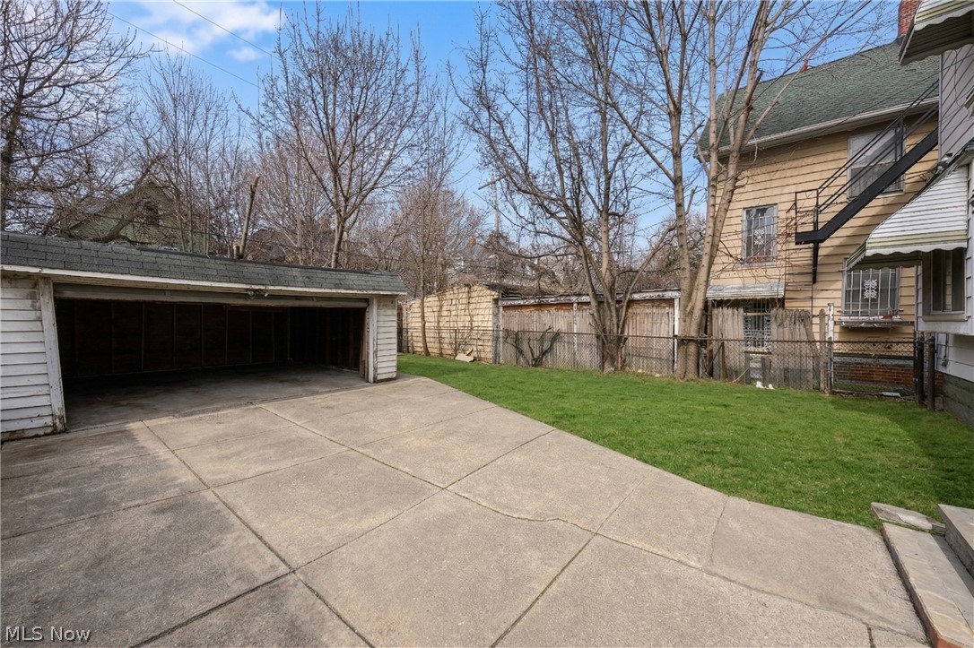 686 E 92nd Street Property Photo 19