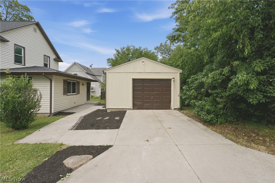 123 E State Street Property Photo 4