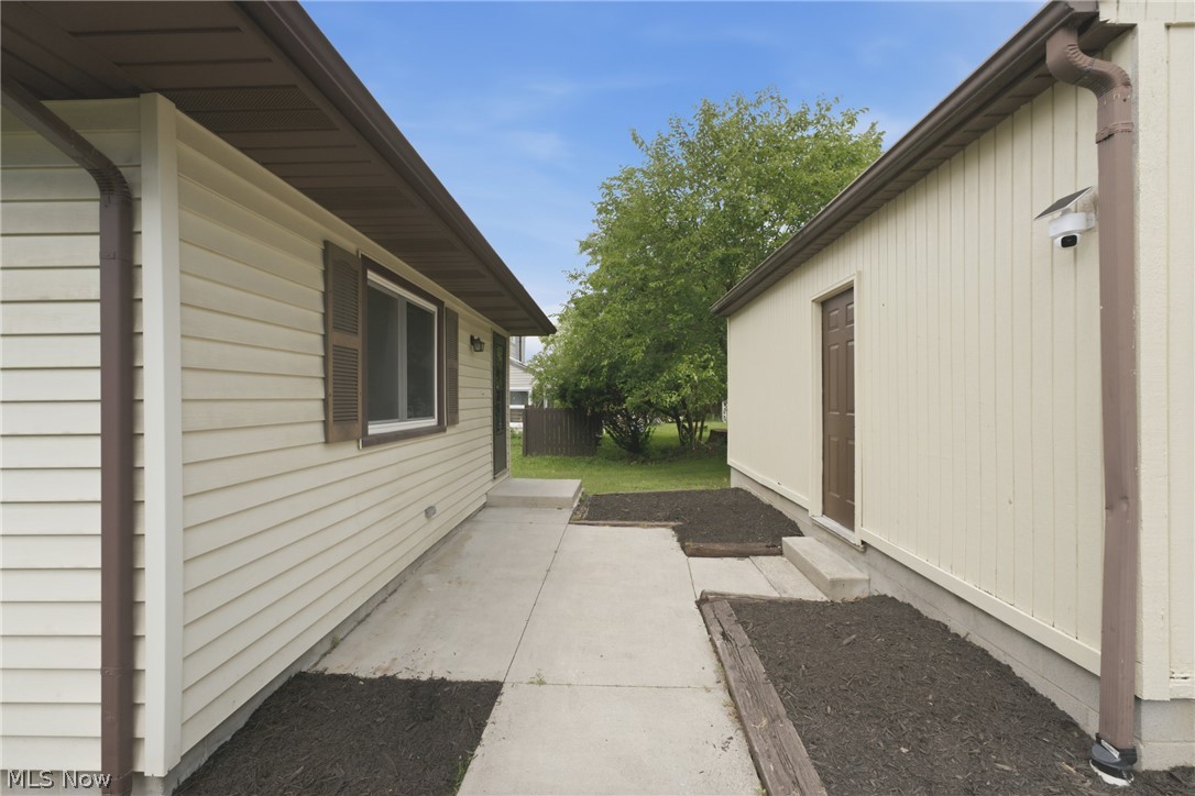 123 E State Street Property Photo 5