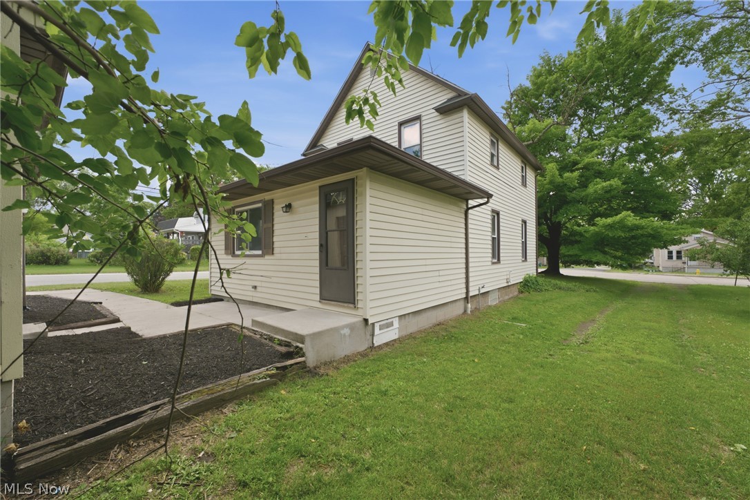 123 E State Street Property Photo 6