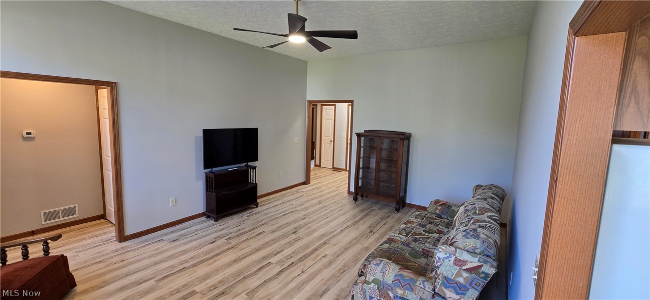 118 Gleneagle Drive Property Photo 3