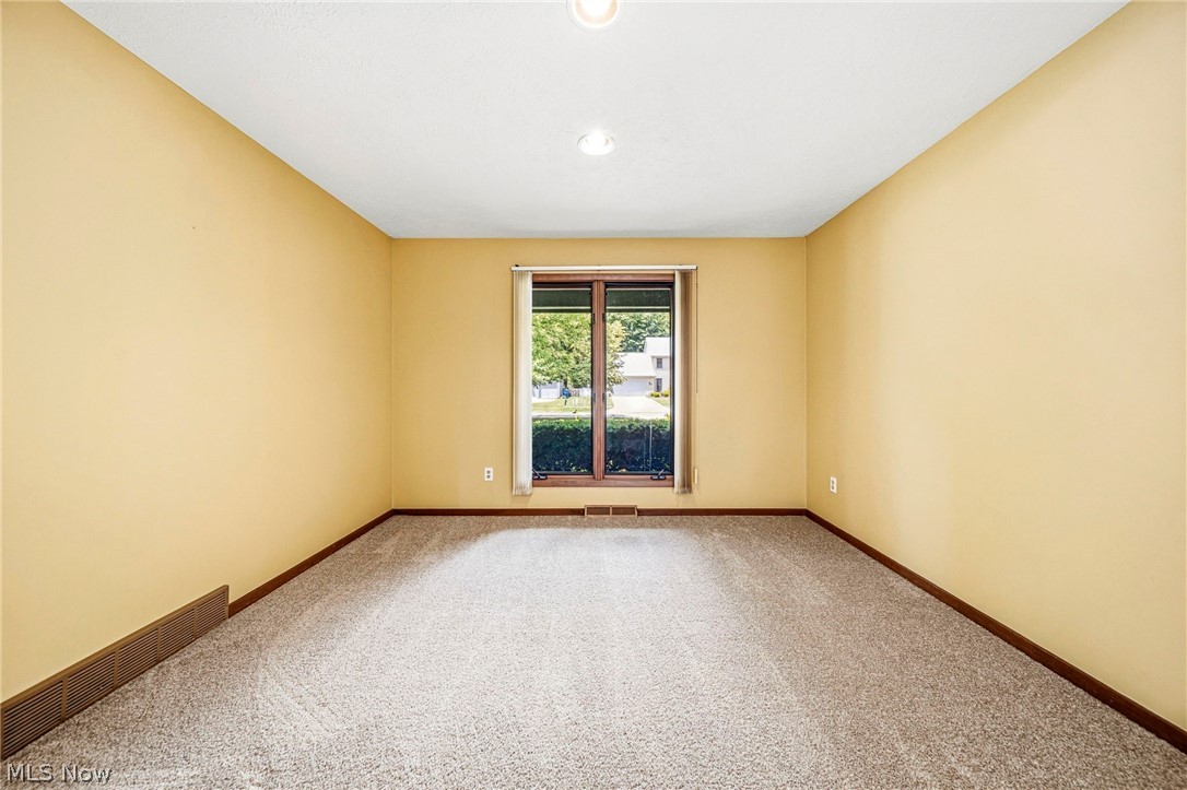 5513 Pheasants Walk Drive Property Photo 17