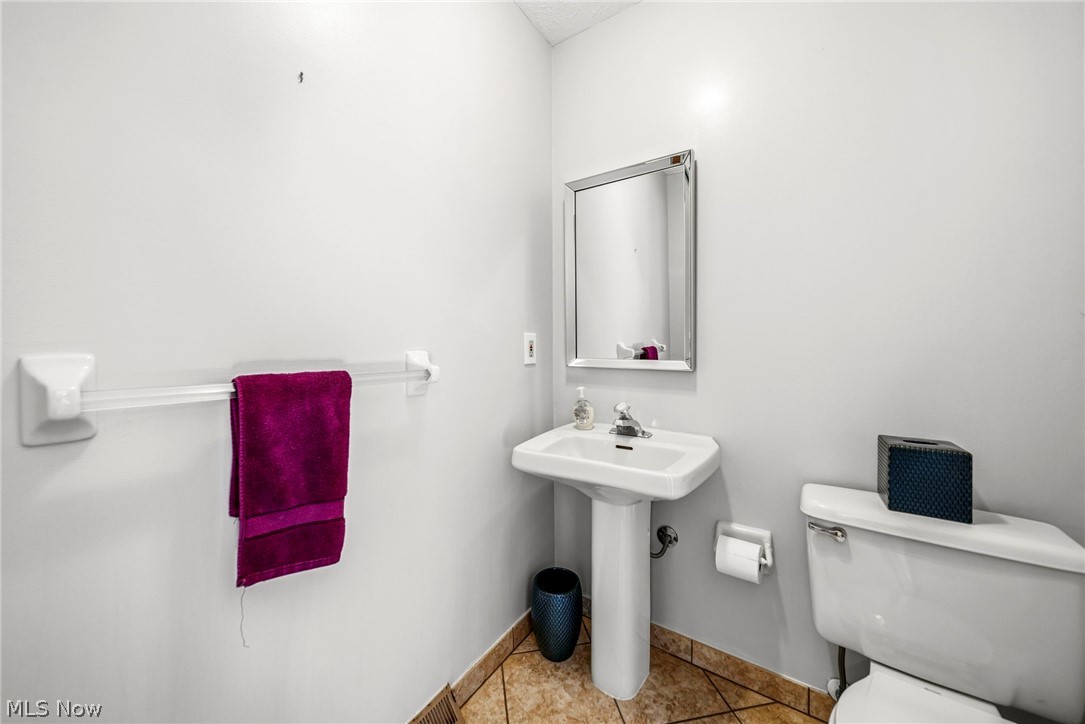 5513 Pheasants Walk Drive Property Photo 19