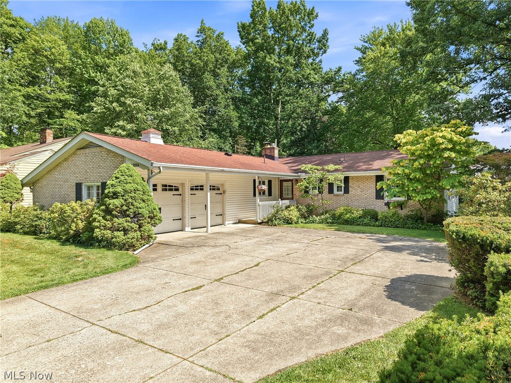 8564 Squires Lane Ne Property Photo 1