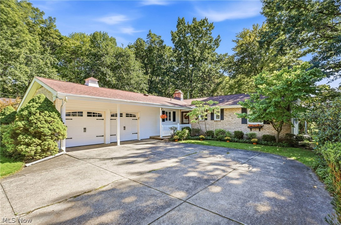 8564 Squires Lane Ne Property Photo 1