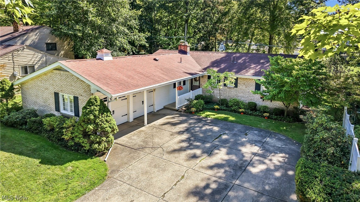 8564 Squires Lane Ne Property Photo 2