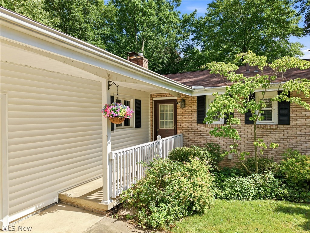 8564 Squires Lane Ne Property Photo 3