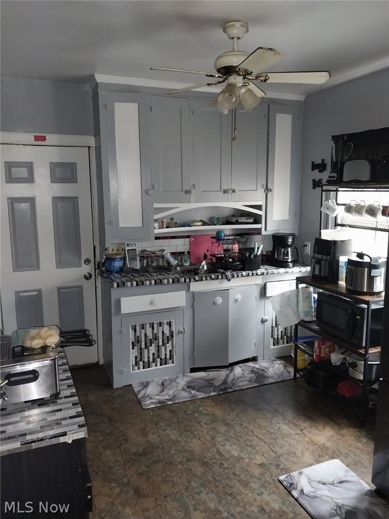 1747 Catalpa Road Property Photo 4