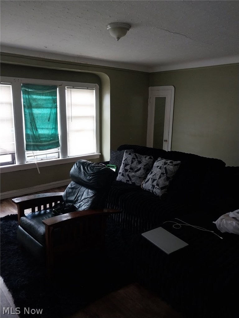 1747 Catalpa Road Property Photo 8
