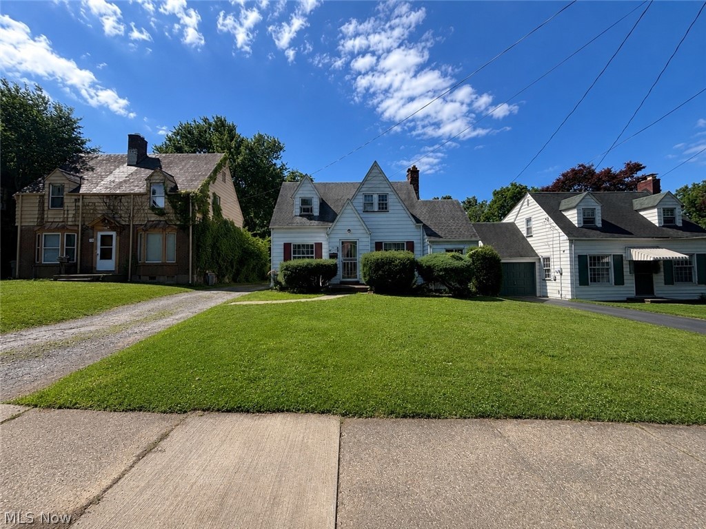 611 Mistletoe Avenue Property Photo 1