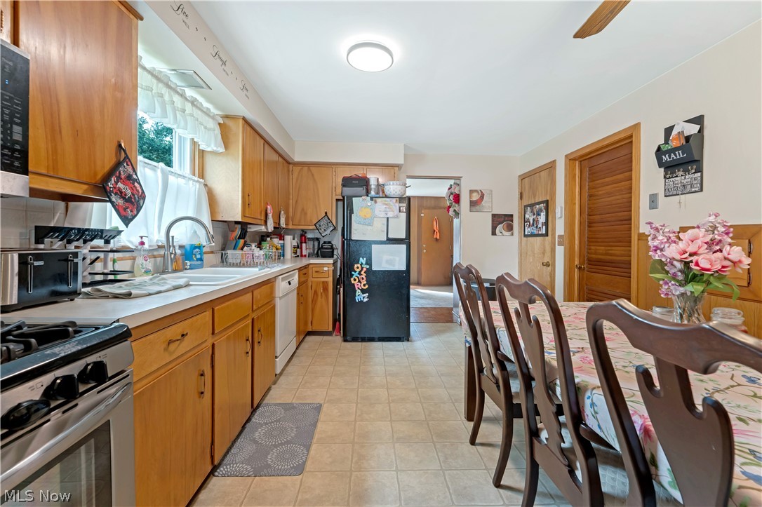 680 Forest Ridge Drive Property Photo 10