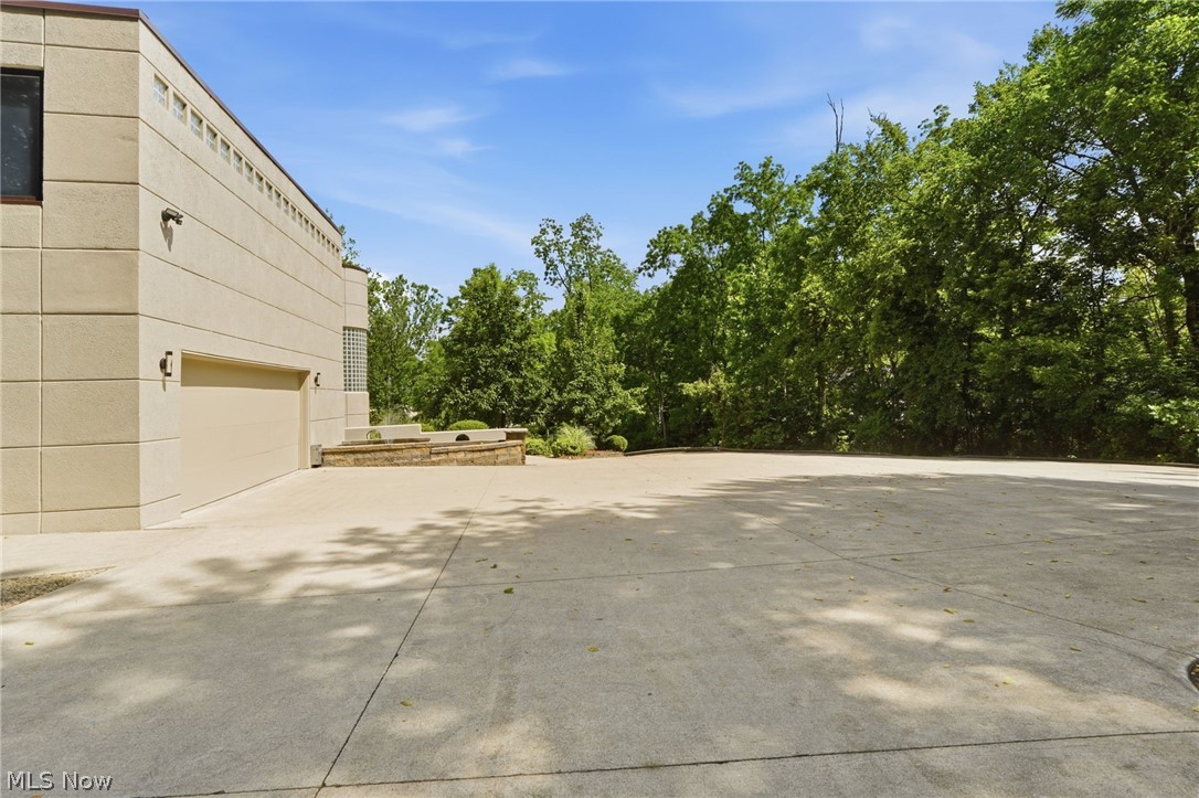 13601 Royalton Road Property Photo 6
