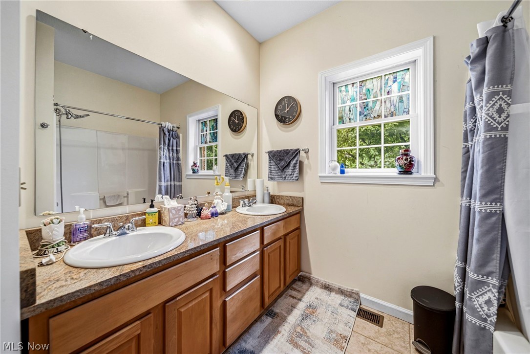 10401 Darrow Road Property Photo 11
