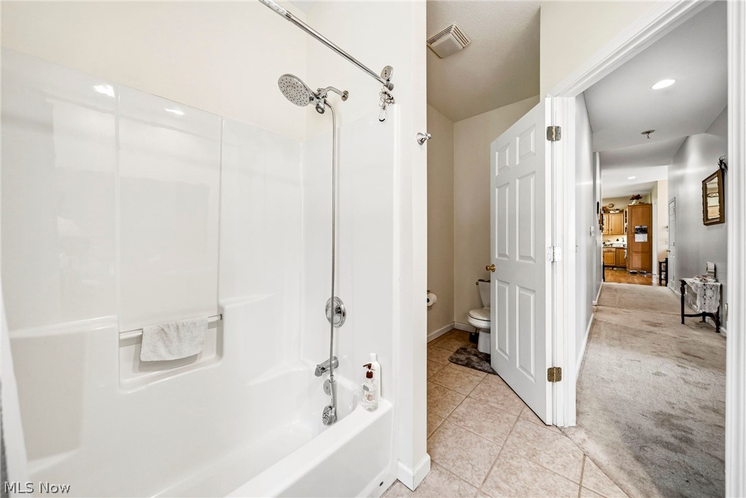 10401 Darrow Road Property Photo 12