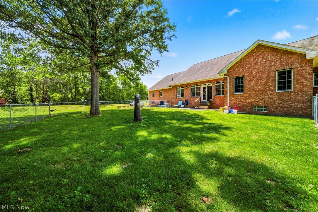 10401 Darrow Road Property Photo 32