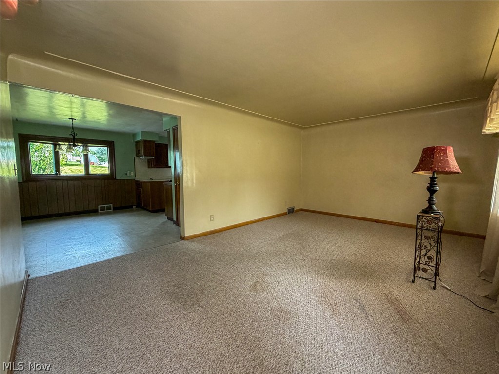 53 Memorial Circle Property Photo 5