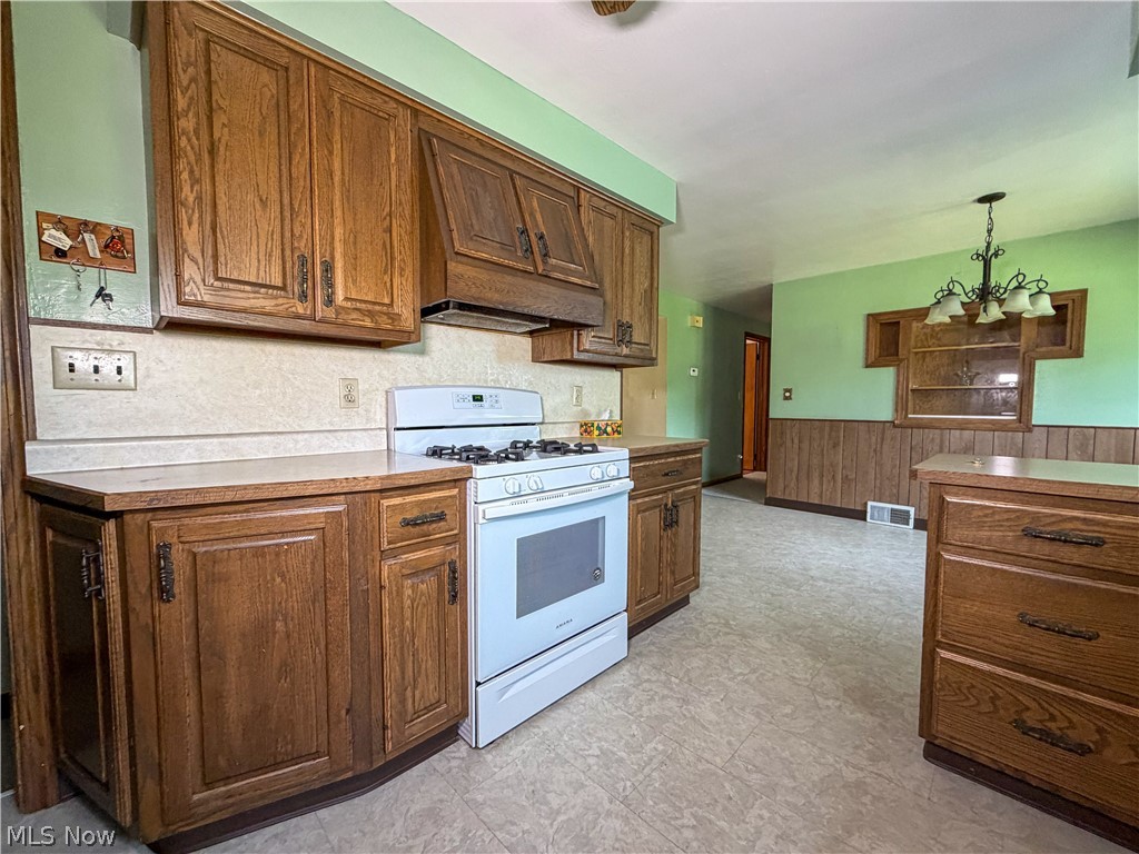 53 Memorial Circle Property Photo 10
