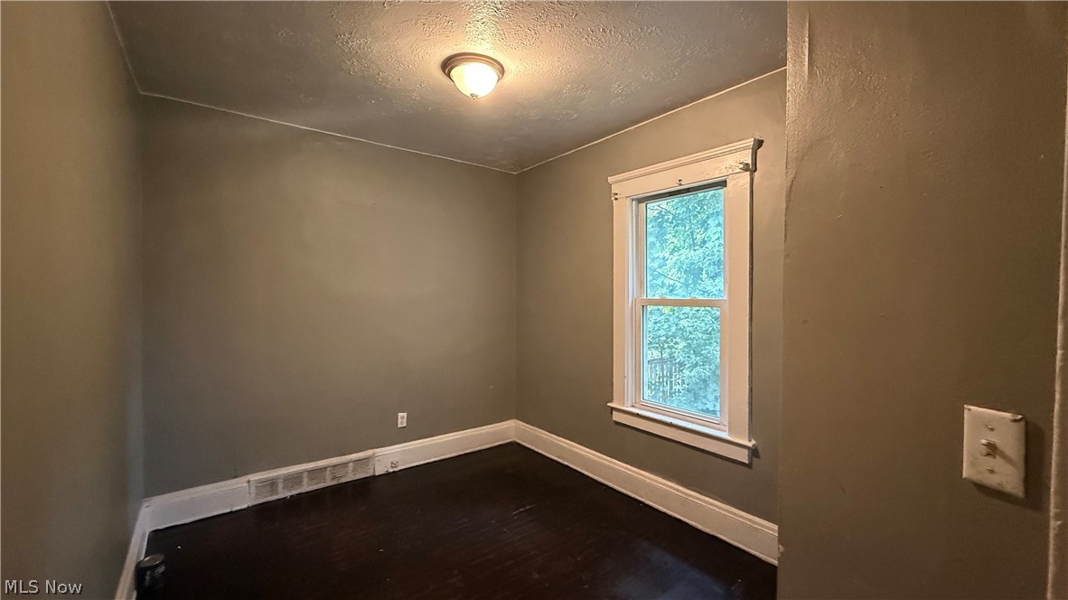12607 Watterson Avenue Property Photo 6
