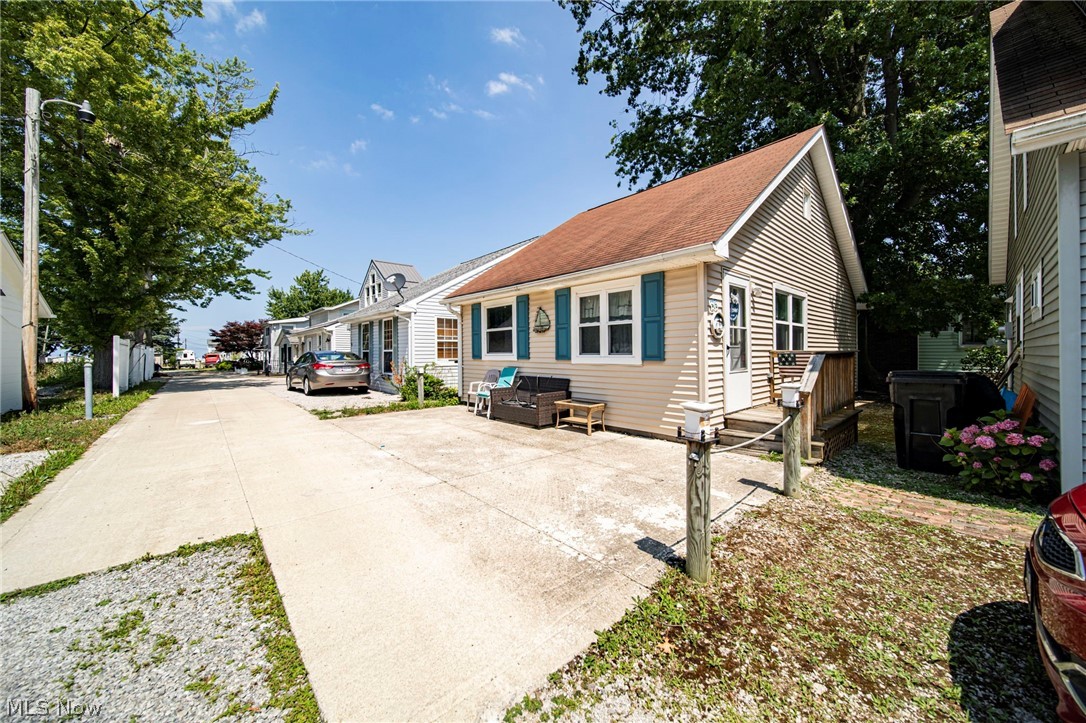 35 Billow Beach Property Photo 1