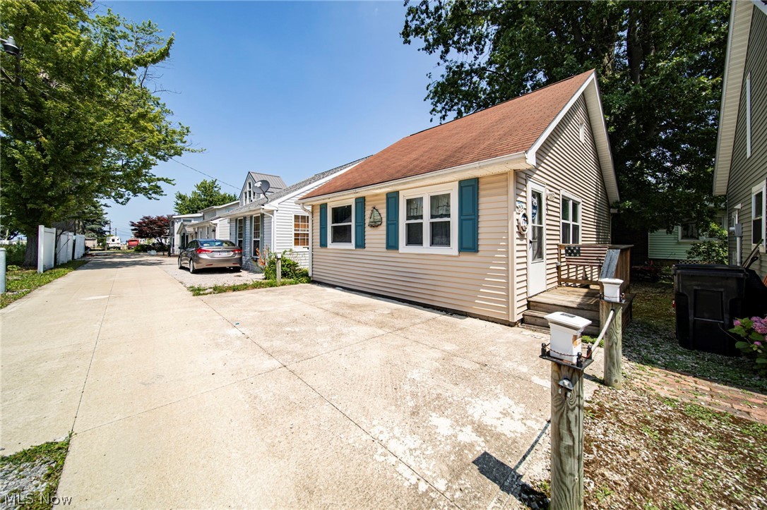 35 Billow Beach Property Photo 3