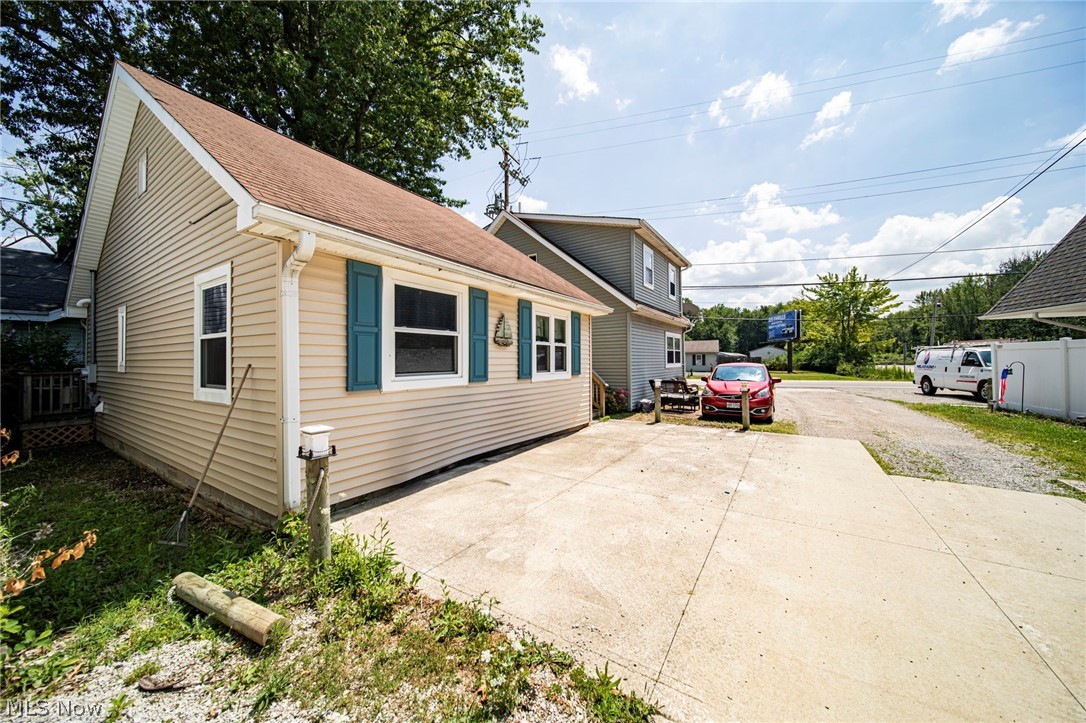 35 Billow Beach Property Photo 4