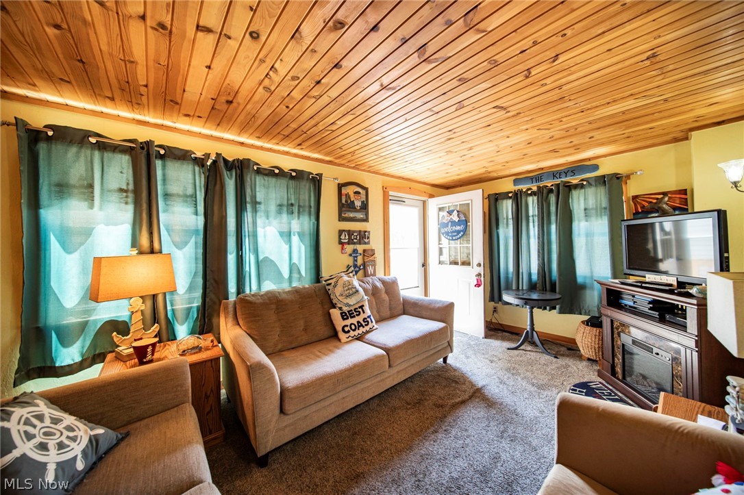 35 Billow Beach Property Photo 6
