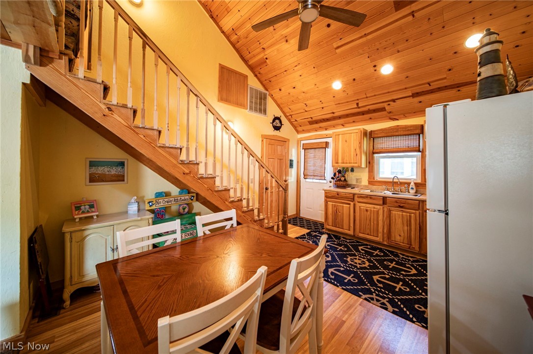35 Billow Beach Property Photo 8