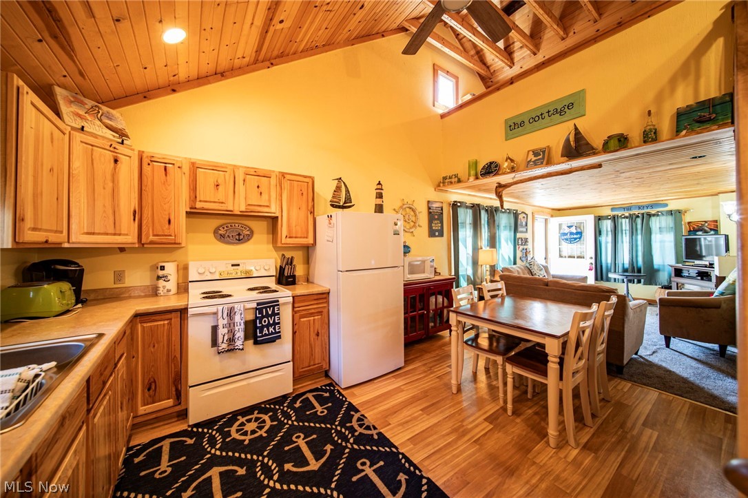 35 Billow Beach Property Photo 10